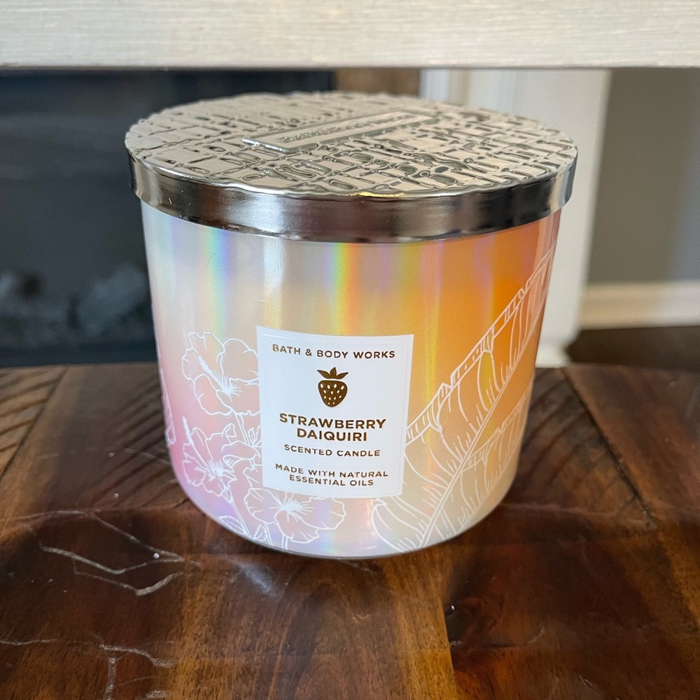 Bath and Body Works Strawberry Daiquiri 3-Wick Candle NEW 2022